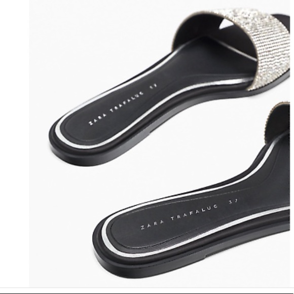 BLOGGERS FAVORITE | Zara Shiny Flat Sandals - Picture 3 of 7